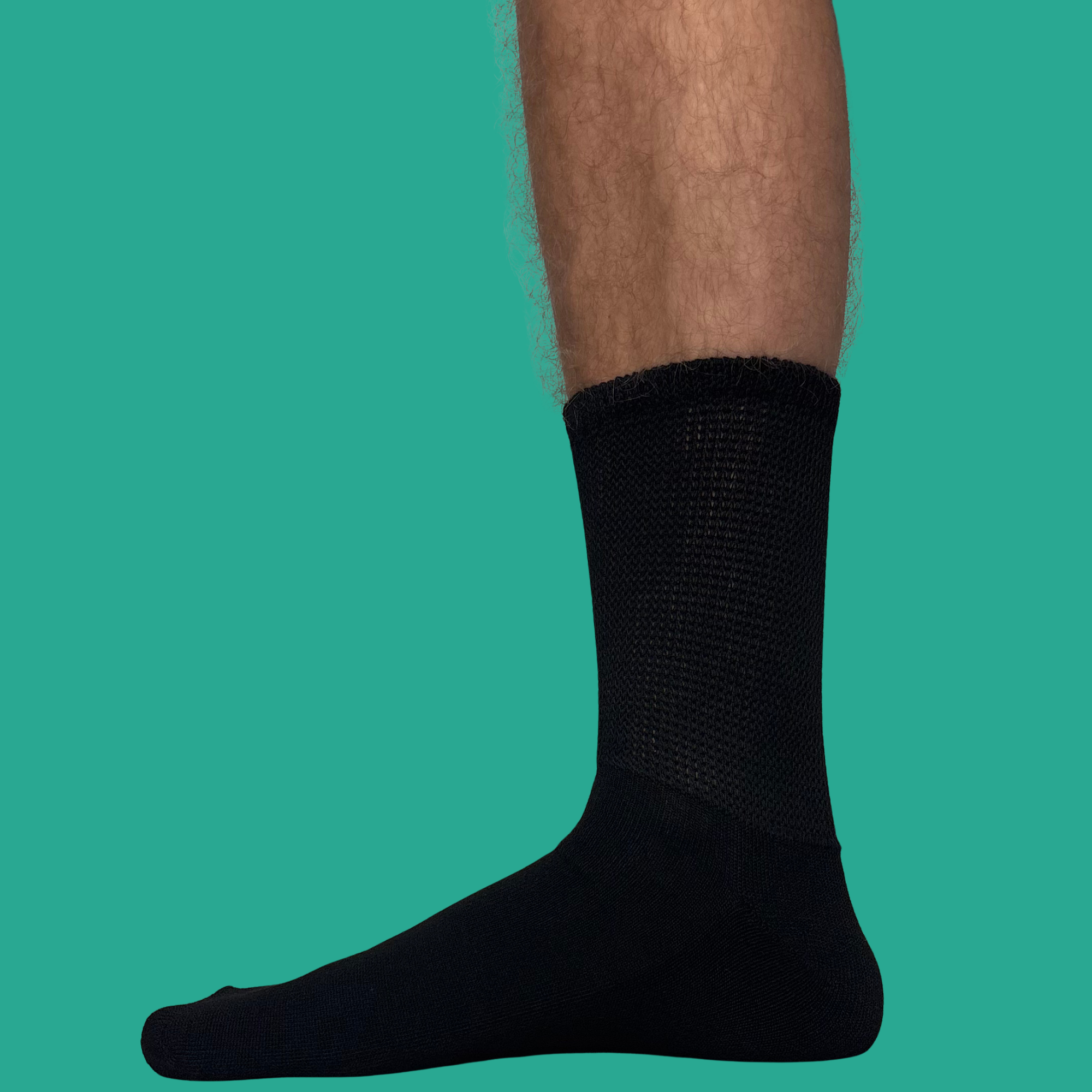 Kompressionsstrumpor med lös passform och icke-bindande, sömlös mudd, speciellt utvecklade för lindring vid neuropati och diabetes.